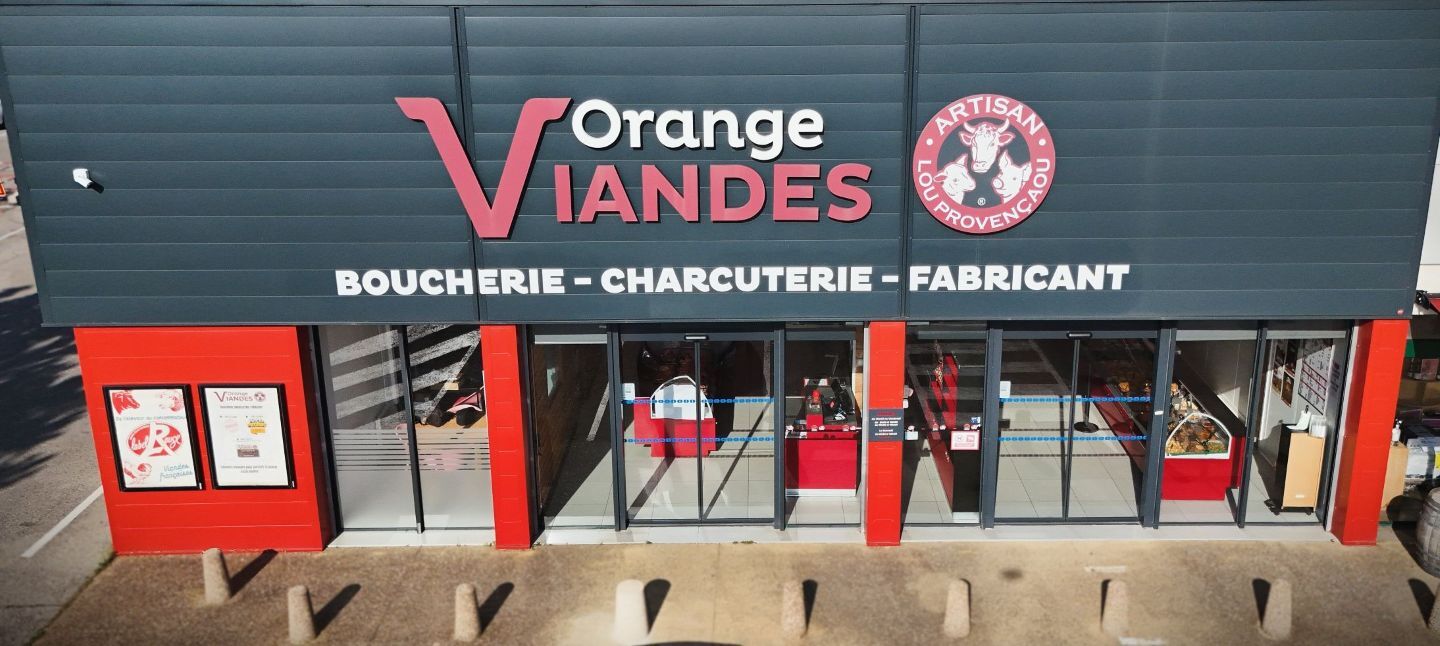 La photo des étals au sein de notre boucherie Orange Viandes